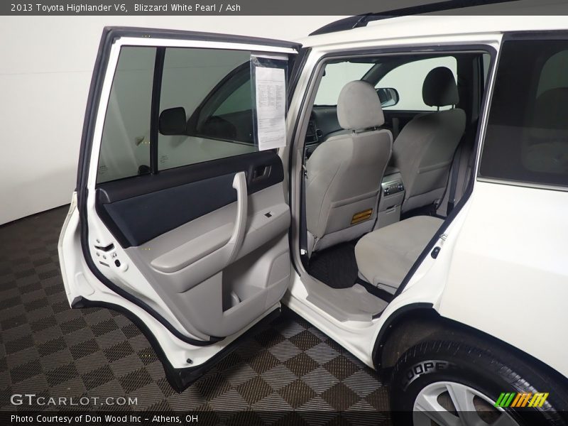 Blizzard White Pearl / Ash 2013 Toyota Highlander V6