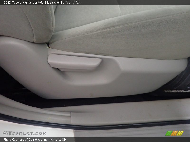 Blizzard White Pearl / Ash 2013 Toyota Highlander V6