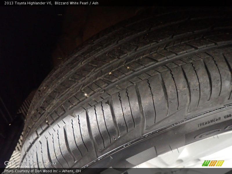 Blizzard White Pearl / Ash 2013 Toyota Highlander V6