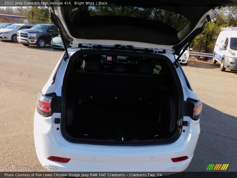 Bright White / Black 2022 Jeep Compass High Altitude 4x4