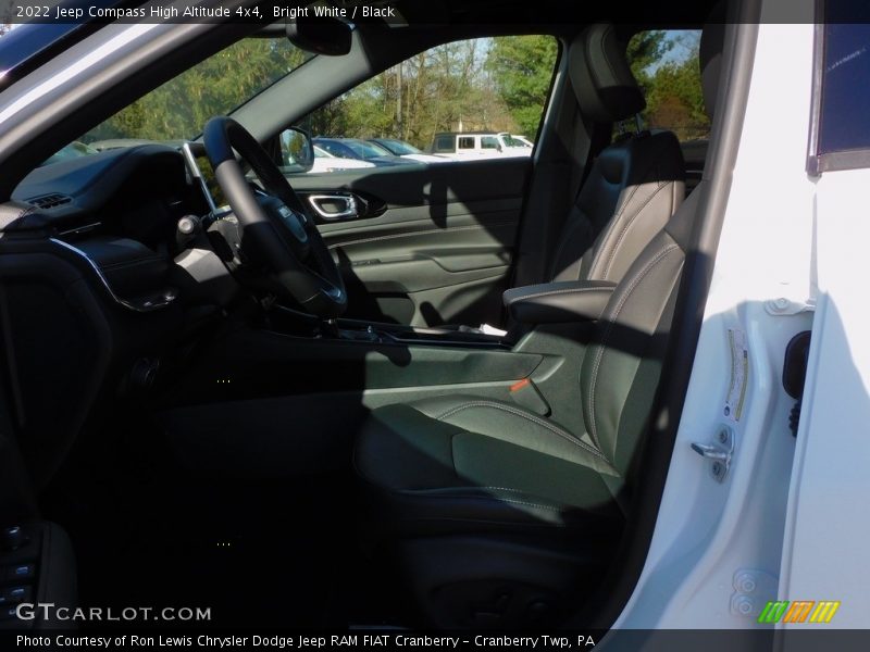 Bright White / Black 2022 Jeep Compass High Altitude 4x4