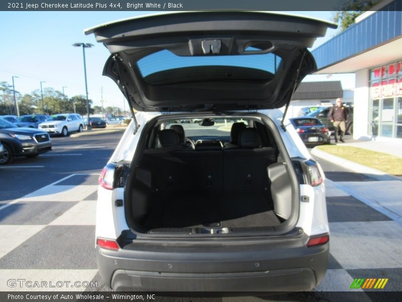 Bright White / Black 2021 Jeep Cherokee Latitude Plus 4x4