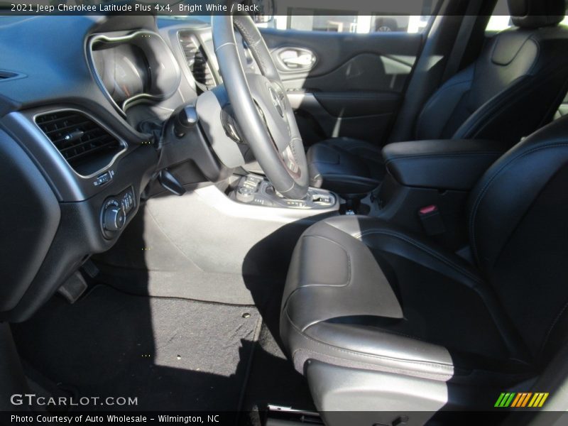 Bright White / Black 2021 Jeep Cherokee Latitude Plus 4x4