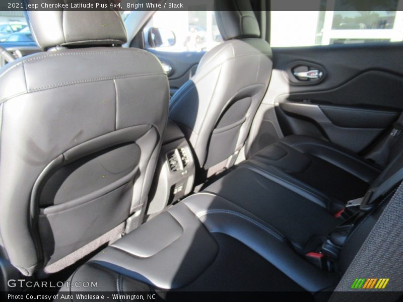 Bright White / Black 2021 Jeep Cherokee Latitude Plus 4x4