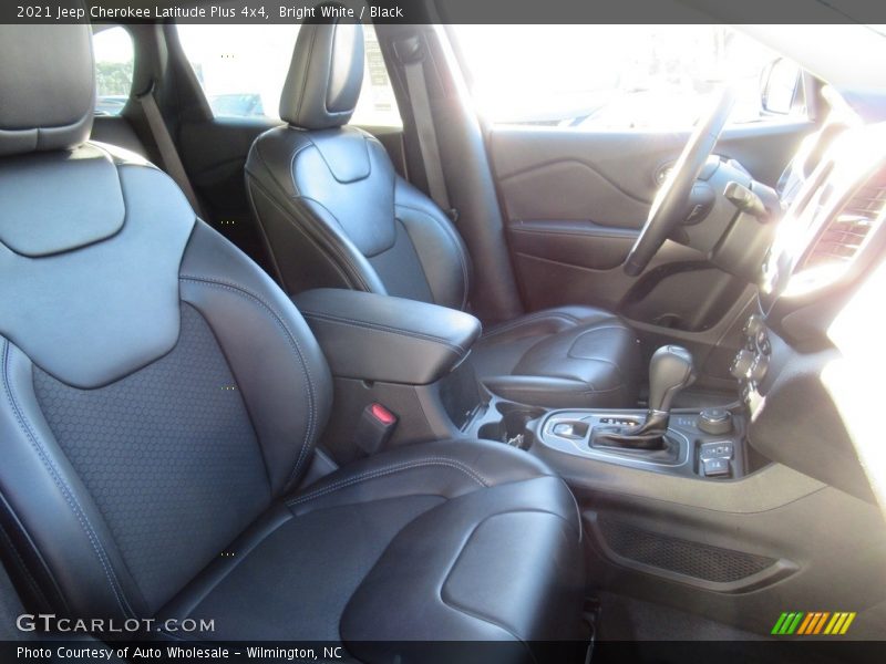 Bright White / Black 2021 Jeep Cherokee Latitude Plus 4x4