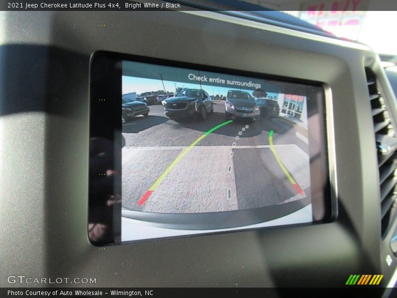 Bright White / Black 2021 Jeep Cherokee Latitude Plus 4x4