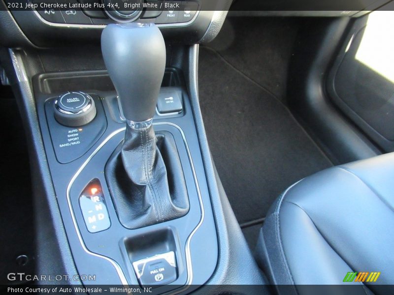 Bright White / Black 2021 Jeep Cherokee Latitude Plus 4x4