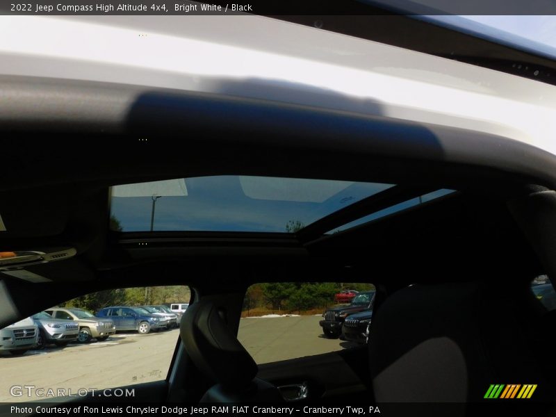Bright White / Black 2022 Jeep Compass High Altitude 4x4