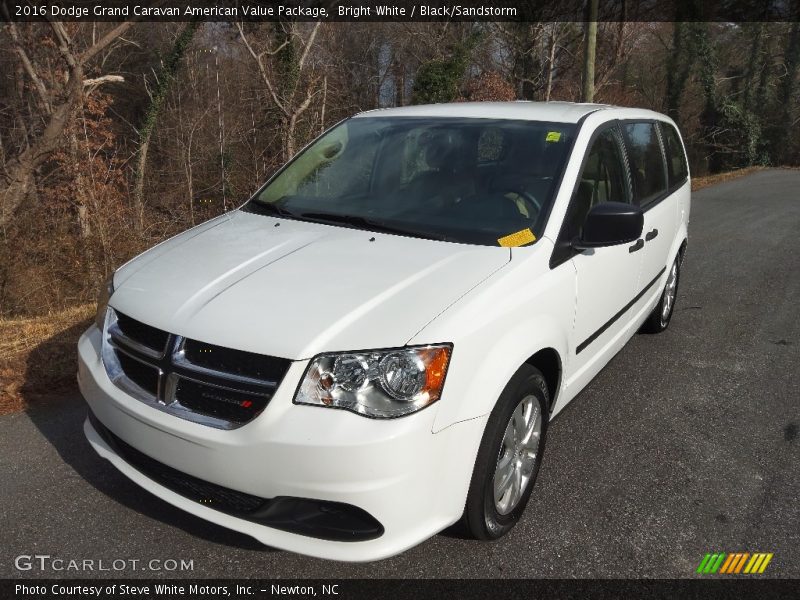 Bright White / Black/Sandstorm 2016 Dodge Grand Caravan American Value Package