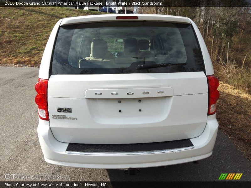 Bright White / Black/Sandstorm 2016 Dodge Grand Caravan American Value Package