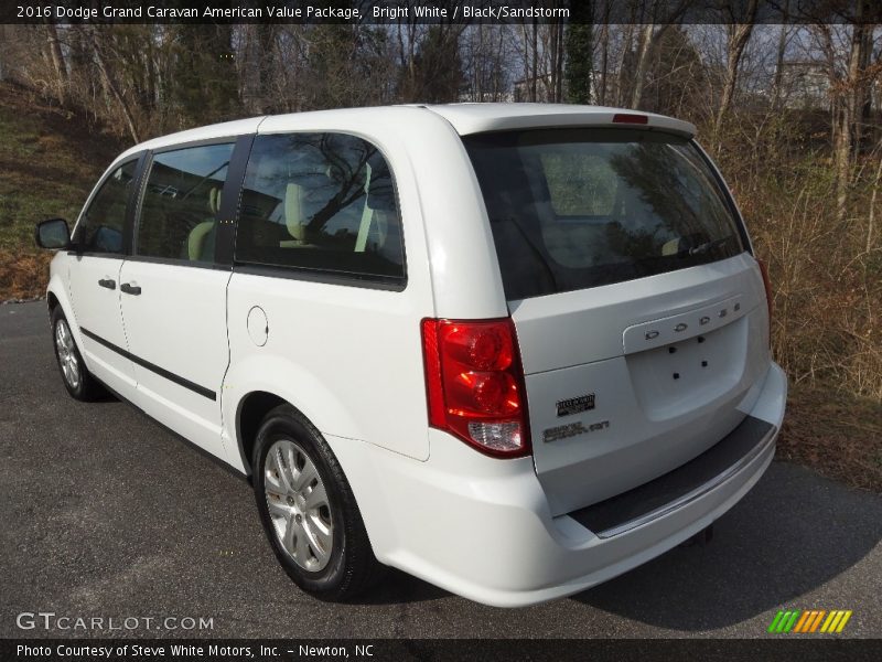 Bright White / Black/Sandstorm 2016 Dodge Grand Caravan American Value Package