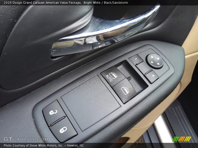 Bright White / Black/Sandstorm 2016 Dodge Grand Caravan American Value Package