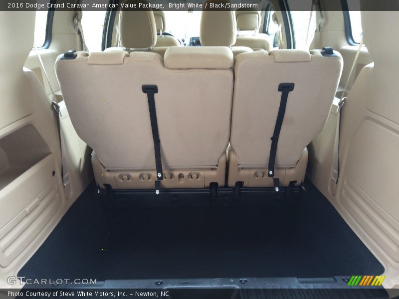 Bright White / Black/Sandstorm 2016 Dodge Grand Caravan American Value Package