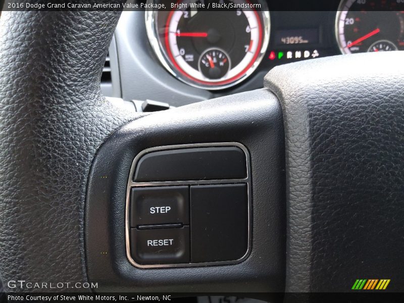 Bright White / Black/Sandstorm 2016 Dodge Grand Caravan American Value Package