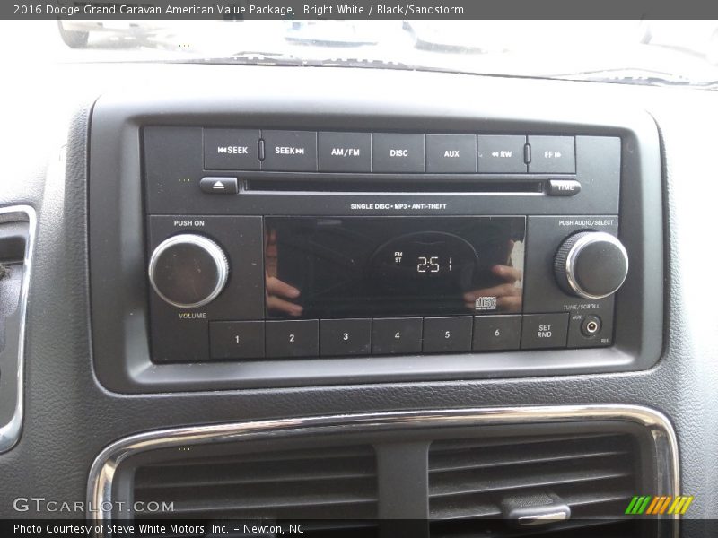 Bright White / Black/Sandstorm 2016 Dodge Grand Caravan American Value Package