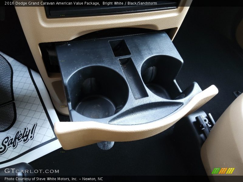 Bright White / Black/Sandstorm 2016 Dodge Grand Caravan American Value Package