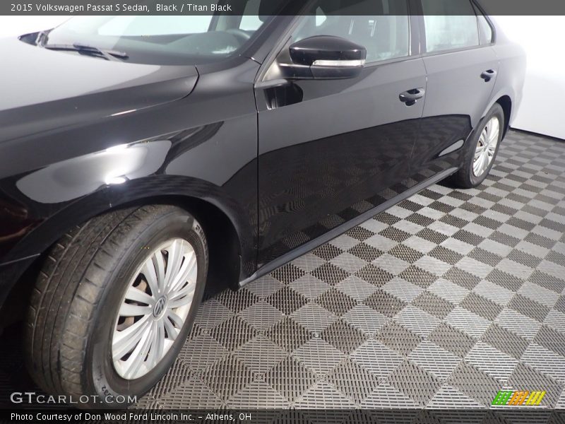 Black / Titan Black 2015 Volkswagen Passat S Sedan