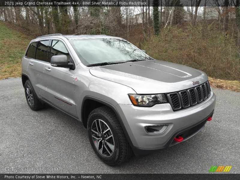 Front 3/4 View of 2021 Grand Cherokee Trailhawk 4x4