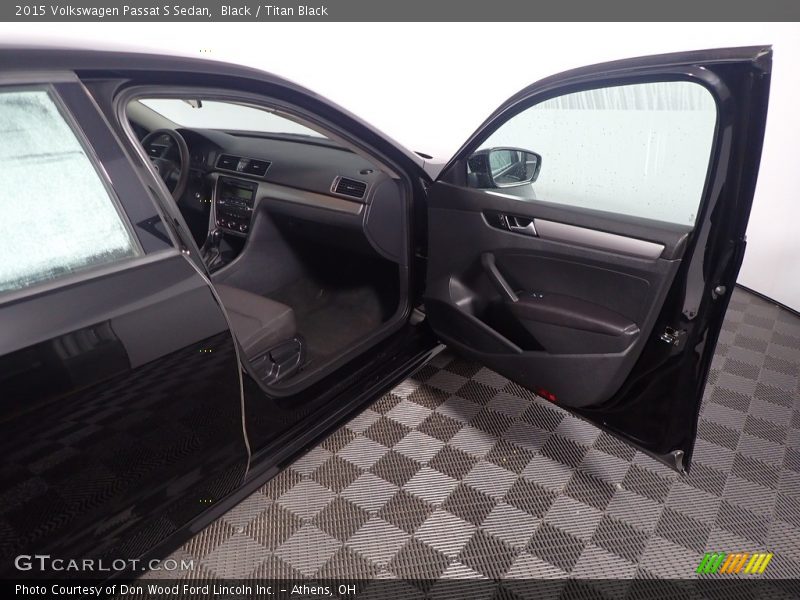 Black / Titan Black 2015 Volkswagen Passat S Sedan