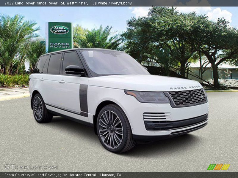 Front 3/4 View of 2022 Range Rover HSE Westminster