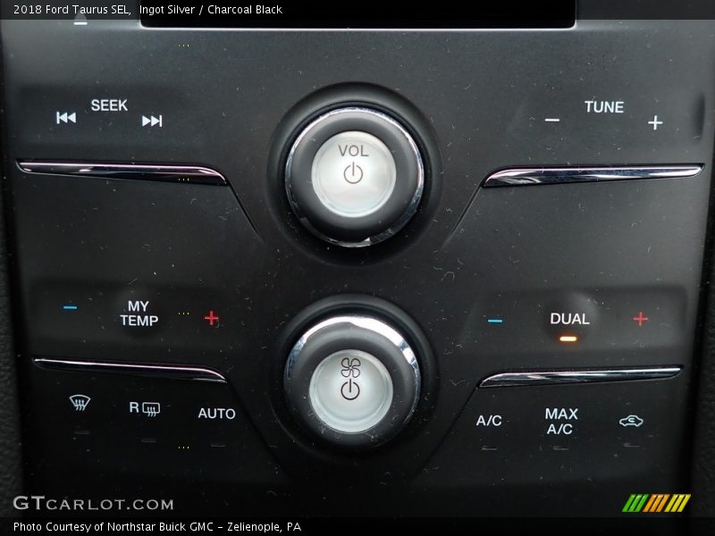 Ingot Silver / Charcoal Black 2018 Ford Taurus SEL