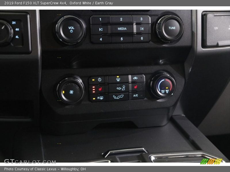 Oxford White / Earth Gray 2019 Ford F150 XLT SuperCrew 4x4