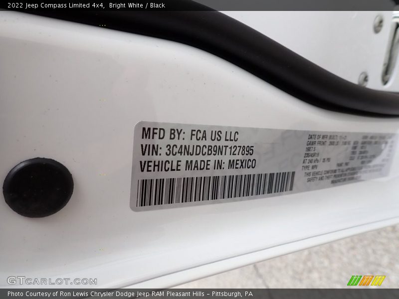 Bright White / Black 2022 Jeep Compass Limited 4x4