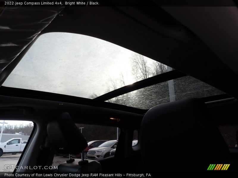 Bright White / Black 2022 Jeep Compass Limited 4x4