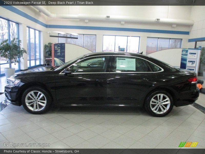 Deep Black Pearl / Titan Black 2020 Volkswagen Passat SE