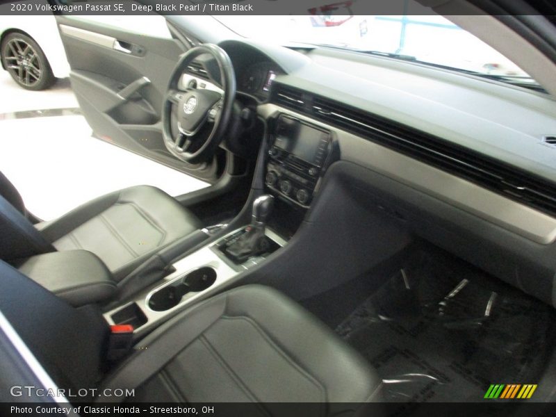 Deep Black Pearl / Titan Black 2020 Volkswagen Passat SE