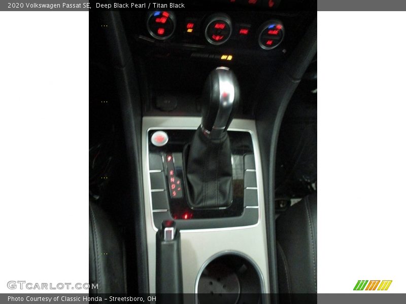 Deep Black Pearl / Titan Black 2020 Volkswagen Passat SE