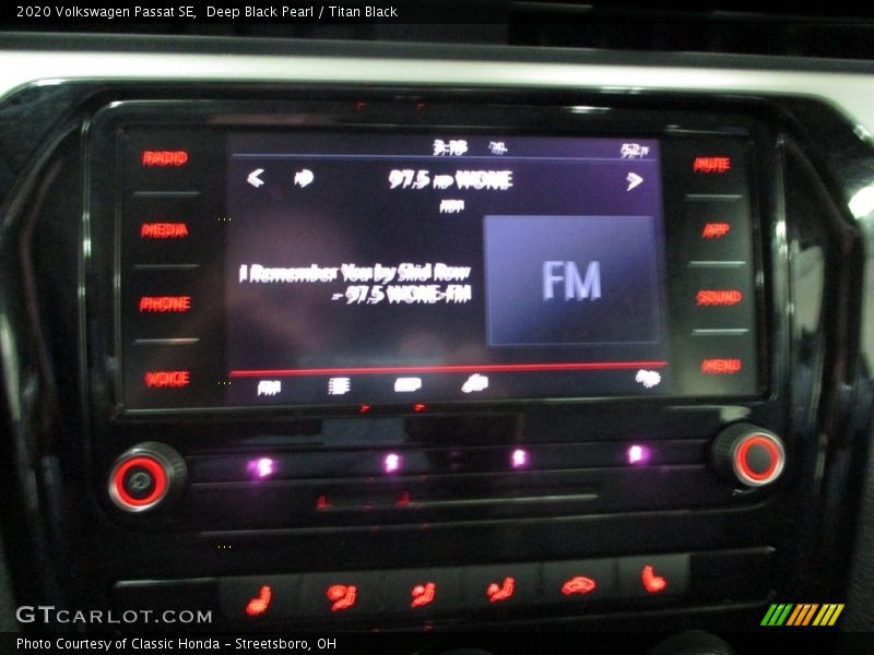 Deep Black Pearl / Titan Black 2020 Volkswagen Passat SE