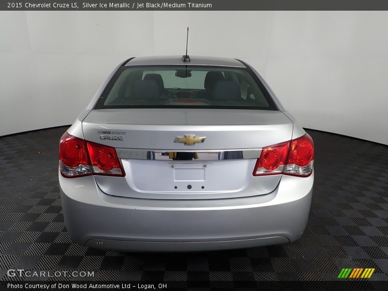 Silver Ice Metallic / Jet Black/Medium Titanium 2015 Chevrolet Cruze LS