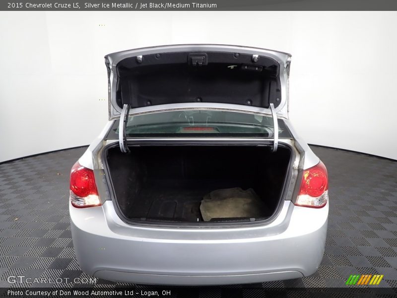 Silver Ice Metallic / Jet Black/Medium Titanium 2015 Chevrolet Cruze LS