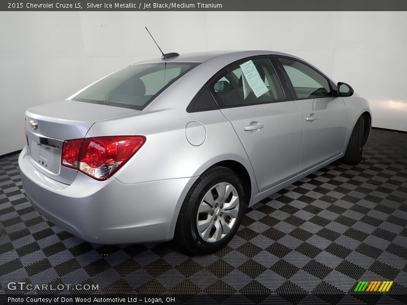 Silver Ice Metallic / Jet Black/Medium Titanium 2015 Chevrolet Cruze LS