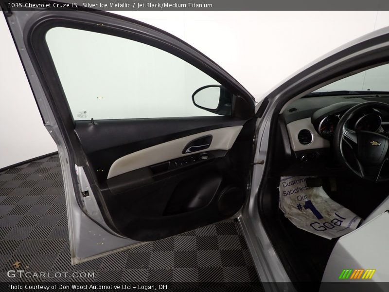 Silver Ice Metallic / Jet Black/Medium Titanium 2015 Chevrolet Cruze LS