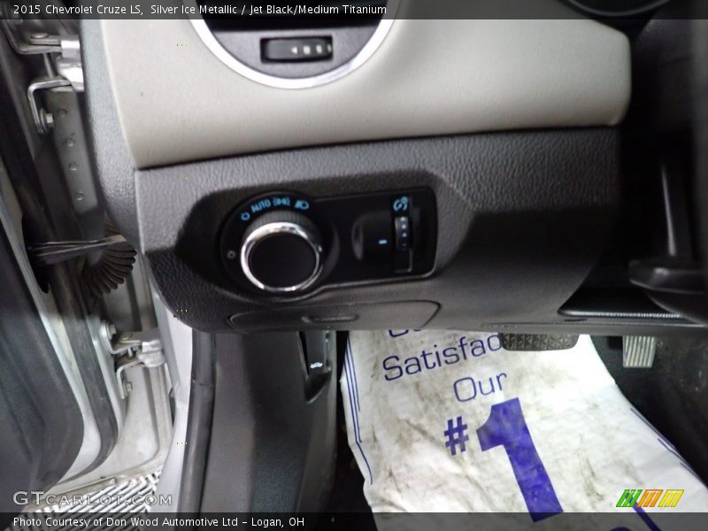 Silver Ice Metallic / Jet Black/Medium Titanium 2015 Chevrolet Cruze LS