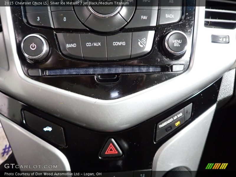 Silver Ice Metallic / Jet Black/Medium Titanium 2015 Chevrolet Cruze LS