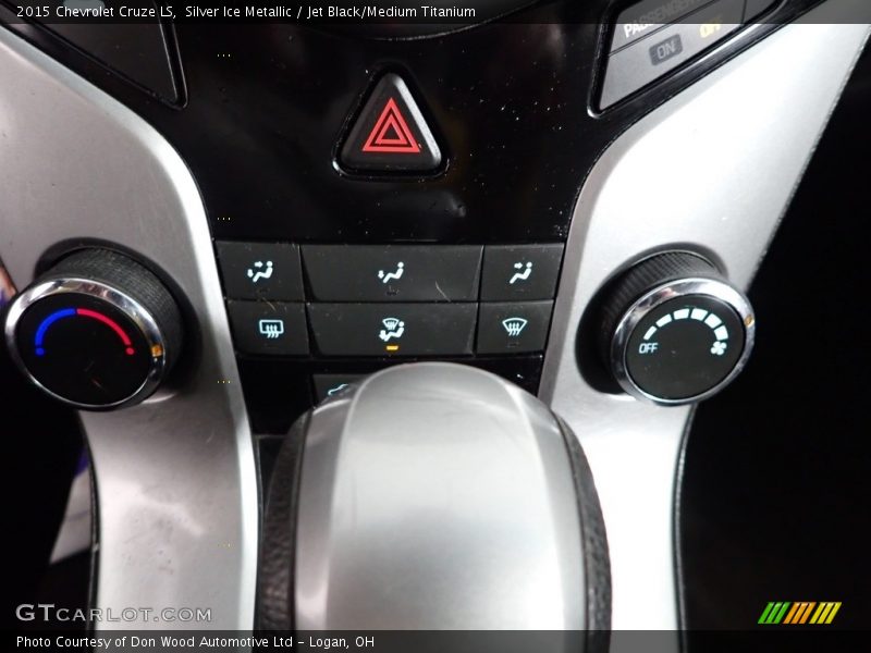 Silver Ice Metallic / Jet Black/Medium Titanium 2015 Chevrolet Cruze LS
