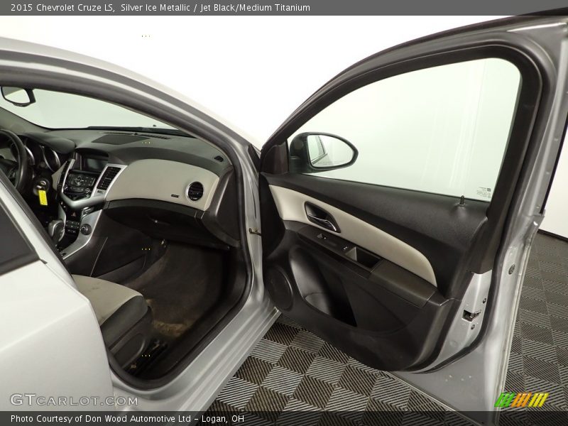Silver Ice Metallic / Jet Black/Medium Titanium 2015 Chevrolet Cruze LS