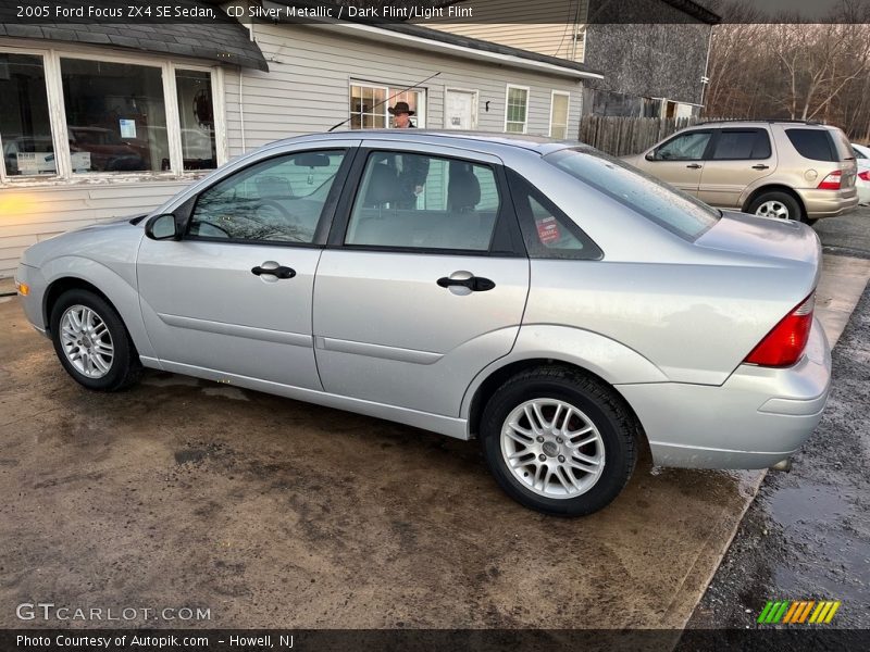 CD Silver Metallic / Dark Flint/Light Flint 2005 Ford Focus ZX4 SE Sedan
