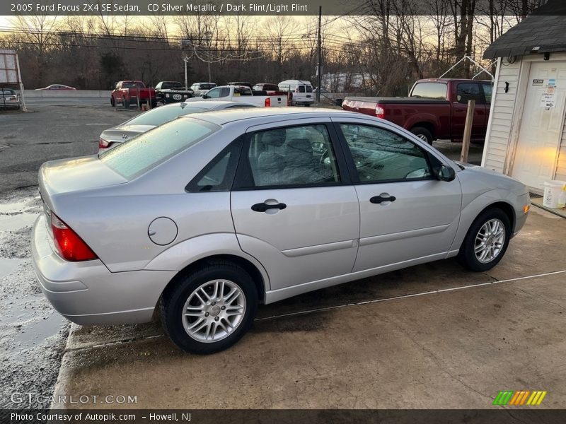 CD Silver Metallic / Dark Flint/Light Flint 2005 Ford Focus ZX4 SE Sedan