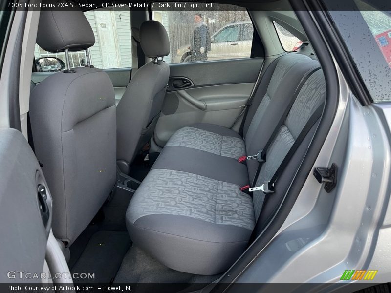 CD Silver Metallic / Dark Flint/Light Flint 2005 Ford Focus ZX4 SE Sedan