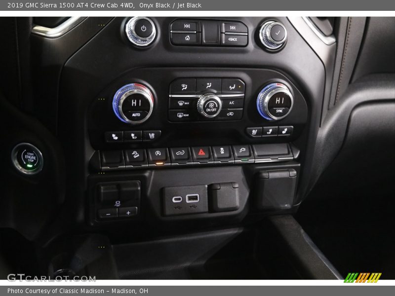 Onyx Black / Jet Black 2019 GMC Sierra 1500 AT4 Crew Cab 4WD