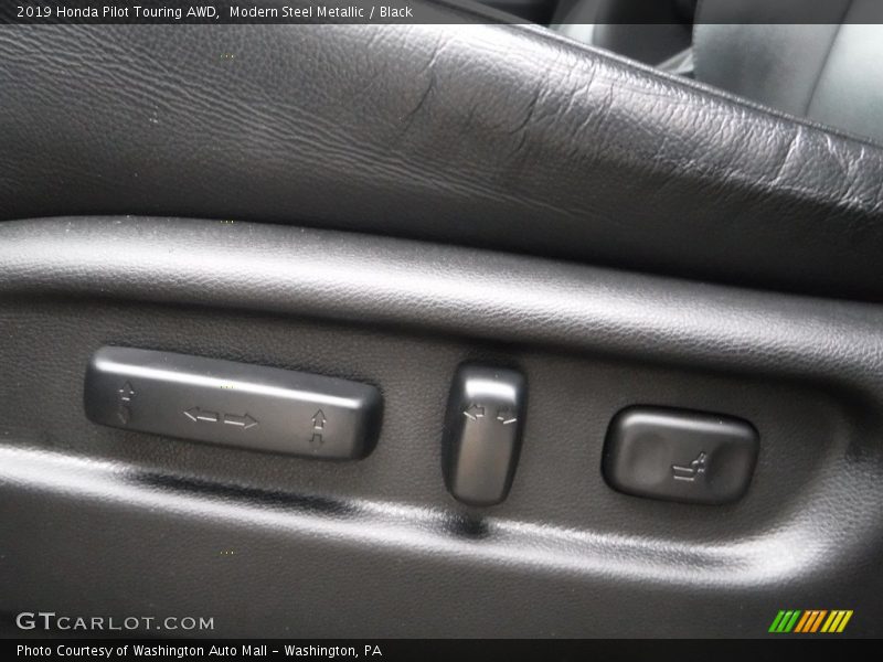 Modern Steel Metallic / Black 2019 Honda Pilot Touring AWD
