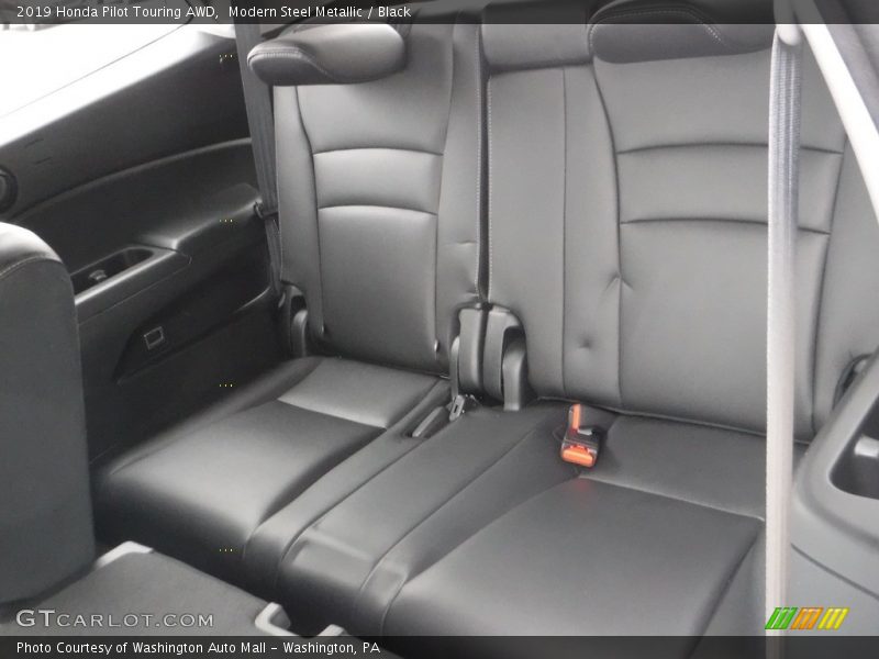 Modern Steel Metallic / Black 2019 Honda Pilot Touring AWD