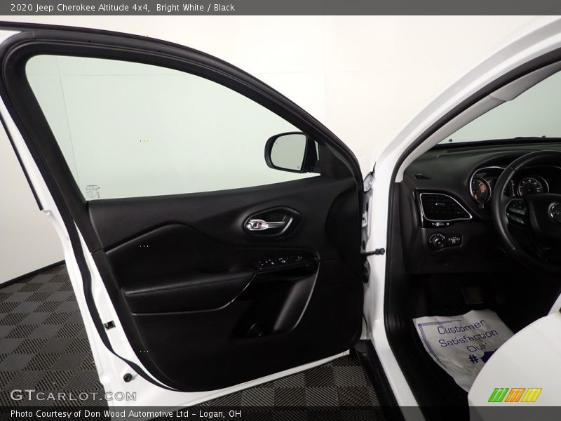 Bright White / Black 2020 Jeep Cherokee Altitude 4x4