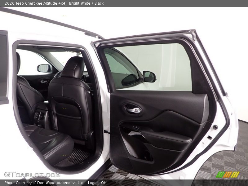 Bright White / Black 2020 Jeep Cherokee Altitude 4x4