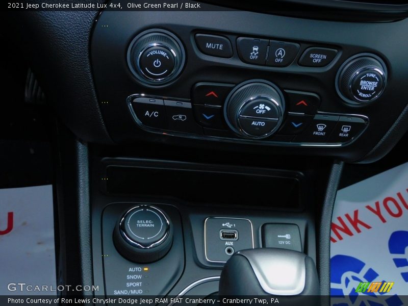 Olive Green Pearl / Black 2021 Jeep Cherokee Latitude Lux 4x4