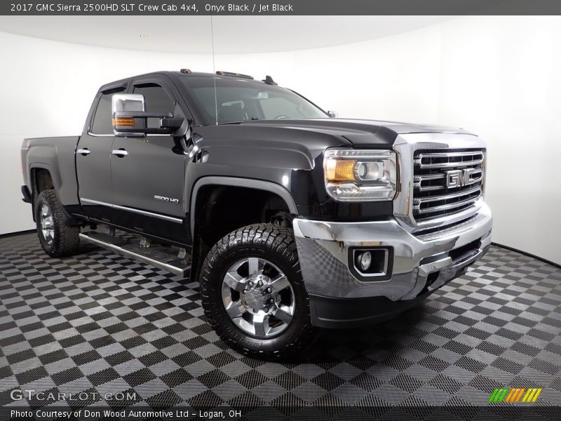 Front 3/4 View of 2017 Sierra 2500HD SLT Crew Cab 4x4